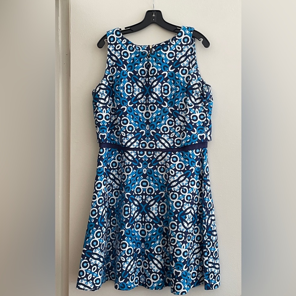 Taylor sleeveless dress size 14. Resort wear, fun, geometric pattern in blues